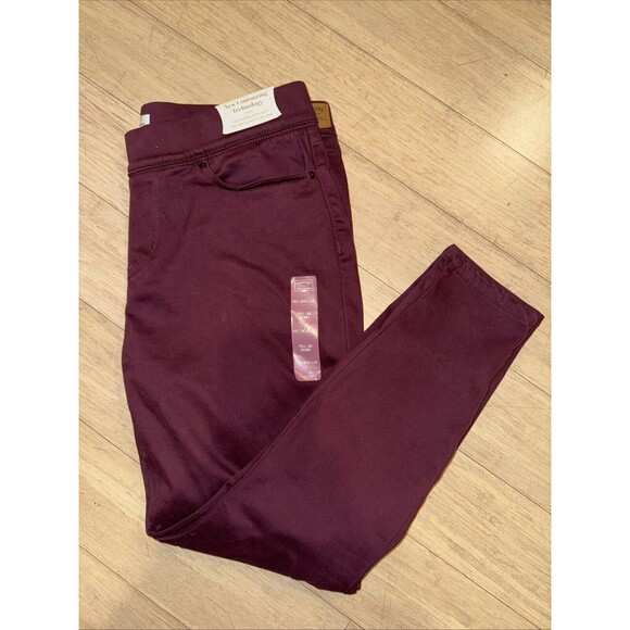 Signature Levi Strauss Totally Shaping Burgundy Pull On Skinny Pant Womens 18S - Picture 1 of 5